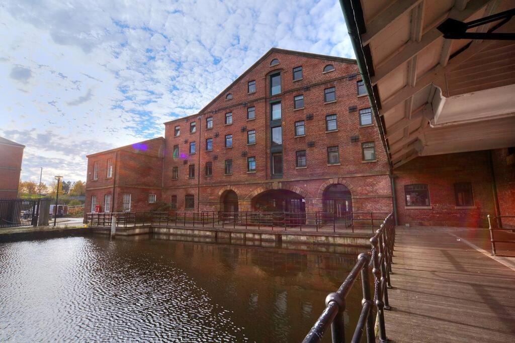 Beautiful 1-Bed Apartment In Grade Listed Warehouse - Victoria Quays, Sheffield City Centre, Free Parking, Pet Friendly, Netflix Exterior foto